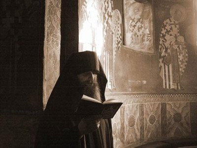 Răspunsuri duhovniceşti: „Aţi dat comandă să vi se facă paraclise şi aţi dat bani ca să se roage ceilalţi...“ 96592