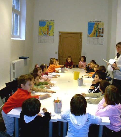 Activităţi educative la parohia „Sfântul Nicolae“ din Bruxelles 96643