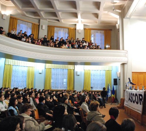 „Martirii anticomunişti ar fi bine să fie canonizaţi pentru credinţă, nu pentru crezul politic“ 96822