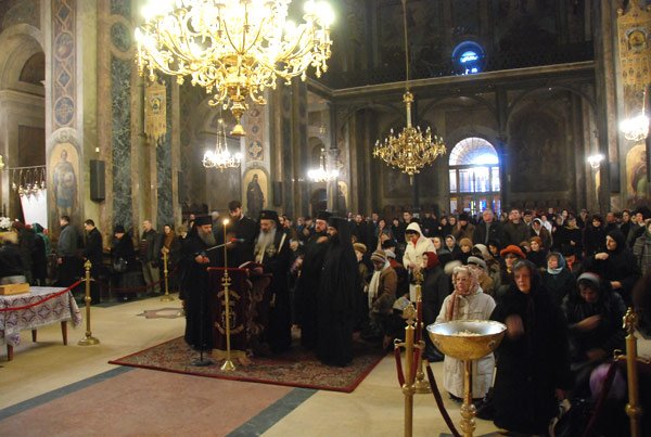 „Dacă baţi la uşa pocăinţei, ţi se deschide uşa împărăţiei cerurilor“ 96905