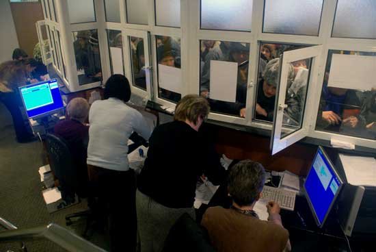 Cum ar putea fi plătiţi bugetarii 97069