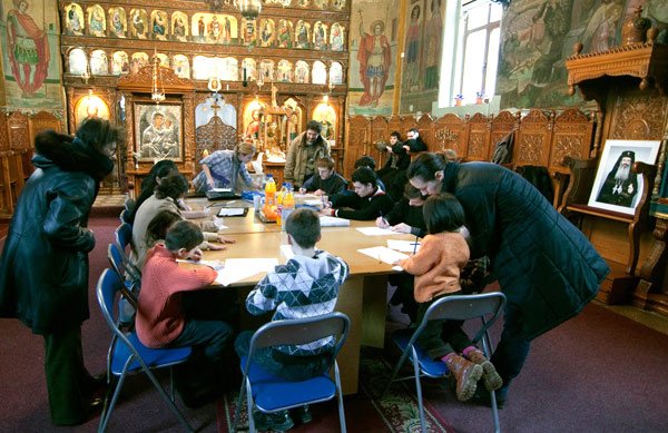 Cursuri de iconografie la Biserica „Sfântul Mare Mucenic Mina“ din Iaşi 97083