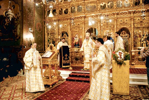 „Hristos ne cheamă să ne luăm crucea şi neputinţa noastră şi să le aducem pe toate la El“ 97096