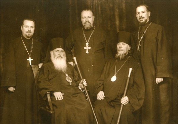 Memoria Bisericii în imagini: Episcopatul basarabean interbelic 97193