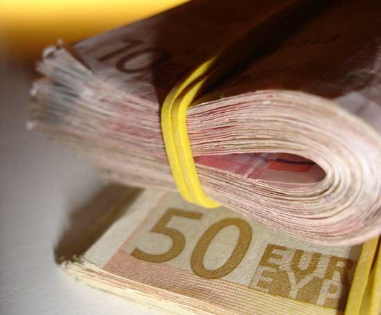 Pro şi contra Fondului Monetar European 97257