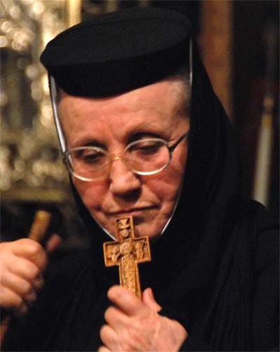 Maica Siluana vă răspunde: Care este limita dintre Spovedanie ca Taină Sfântă şi complexul de vinovăţie 97313