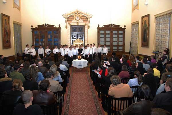 Concertul caritabil de Paşti al Corului „Sf. Ioan Cucuzel“ 97340