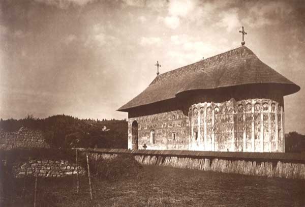 Memoria Bisericii în imagini: Mănăstirea gropniţă de la Humor 97334