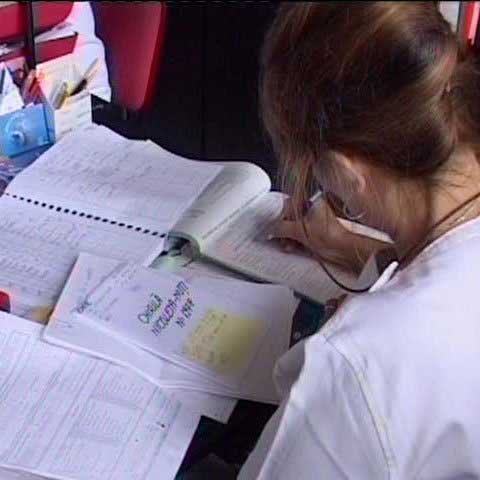 Premierul cere urgentarea legii concediilor medicale 97354