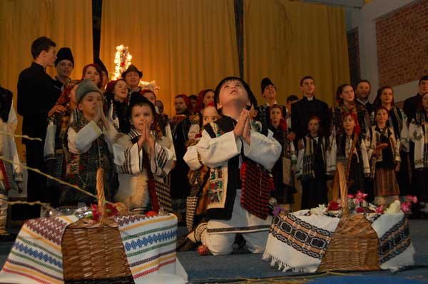 „Balada Bucovinei“ a vestit Învierea Domnului la Iaşi 97372