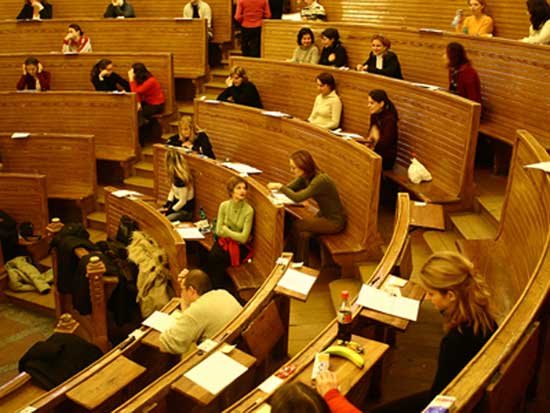 Proiectul legii educaţiei nu este agreat de profesorii universitari 97394