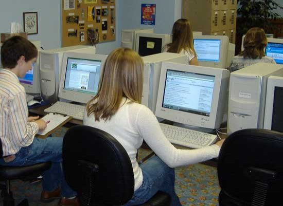 Companiile private absorb cei mai şcoliţi tineri 97409