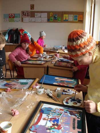 Patimile şi Învierea lui Hristos, în culori pe sticlă 97478