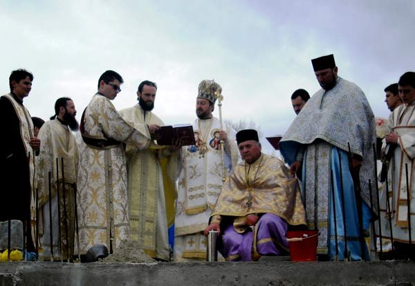 Două lăcaşuri de închinăciune noi în parohia Viltoteşti 97490