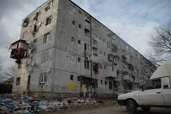 „Ne cumpărăm moartea cu bani“ 97484