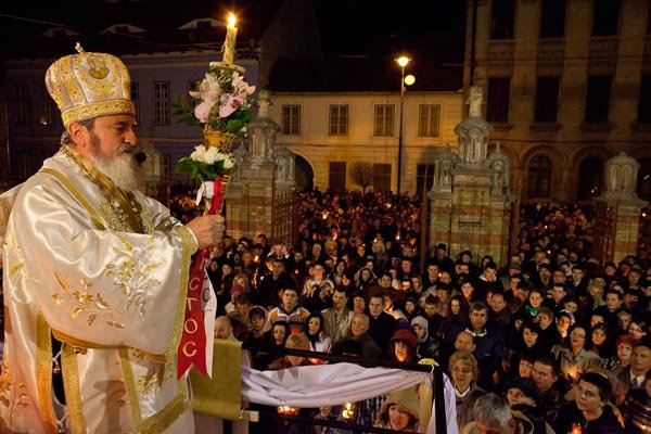 Credincioşii din Ardeal au primit la Înviere Lumina de la Ierusalim 97550