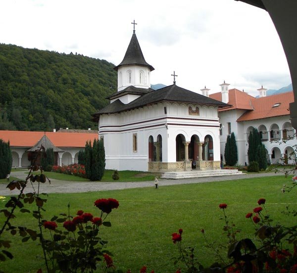 Mii de pelerini se roagă astăzi la Sâmbăta de Sus 97551