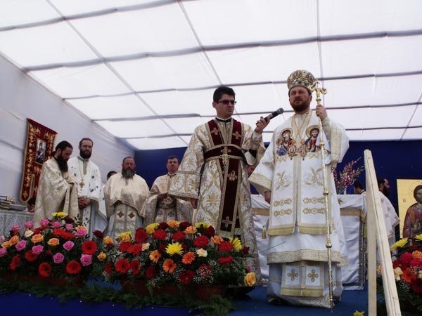 Liturghie arhierească la hramul Mănăstirii Bujoreni 97548