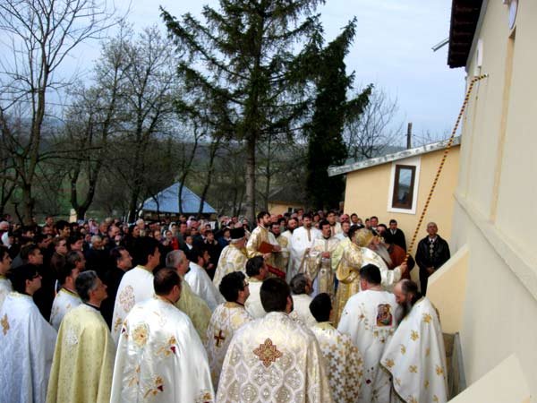 Resfinţirea bisericii parohiei Runcu 97568
