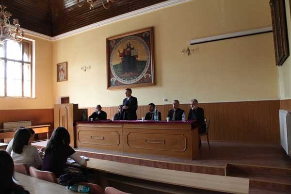 Capelanii de închisoare din Europa au vorbit studenţilor sibieni 97660