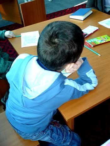 Copii uitaţi de părinţi, ocrotiţi de Biserică 97654