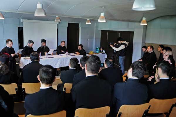 „Credinţa în Înviere, nădejdea mântuirii noastre“ 97669