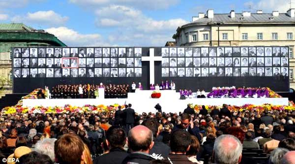 Polonia a adus un grandios omagiu victimelor catastrofei aviatice 97658