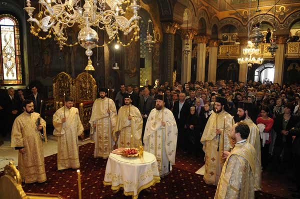 Victimele accidentului aviatic de lângă Smolensk, pomenite la Catedrala patriarhală 97651