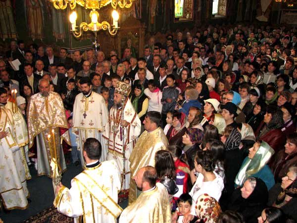 Hram cu slujbă arhierească la Galaţi, în Duminica Mironosiţelor 97689