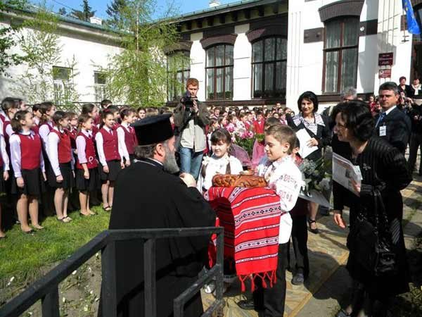 PS Ioachim Băcăuanul la aniversarea „formatorului de îngeri” din Bacău 97683