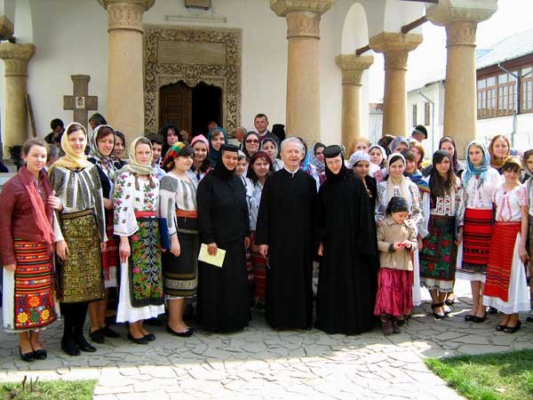 Corul Symbol susţine concerte aniversare 97744