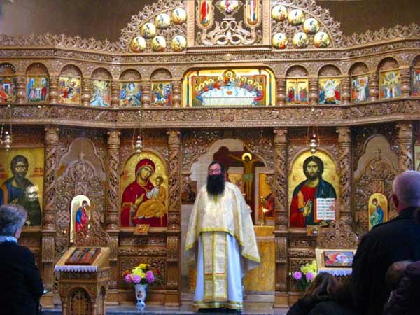 Parohia Valea Plopului, „casa“ a 220 de orfani 97778