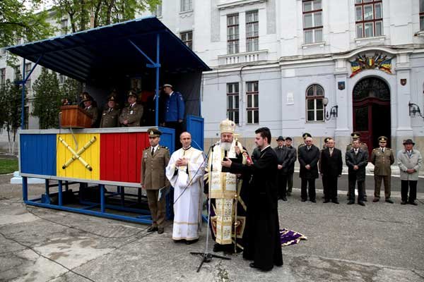 Mitropolitul Ardealului i-a binecuvântat pe soldaţii sibieni 97783