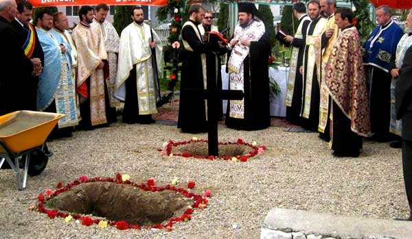 Patru biserici noi se ridică în Parohia bihoreană Drăgăneşti 97784