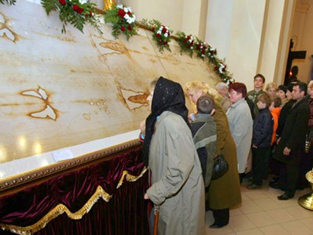 Românii ortodocşi cinstesc Giulgiul de la Torino 97787