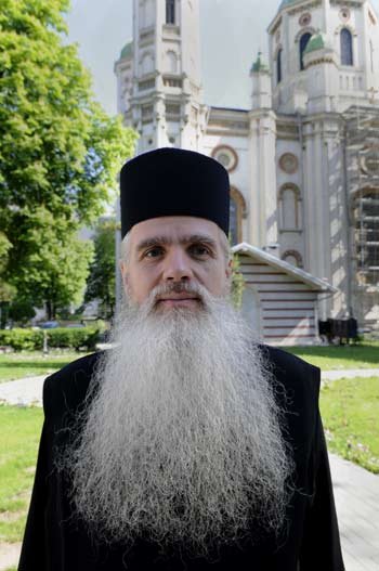 Răspunsuri duhovniceşti: Rugăciunea, medicamentul împotriva drogurilor 97810