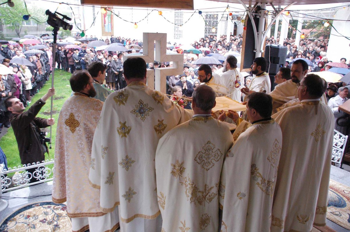 Tradiţia slujirii arhiereşti la Biserica „Sf. Gheorghe” din Bacău 305628