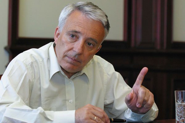 Isărescu: „Nu avem probleme de lichiditate la băncile româneşti cu capital grecesc“ 97852