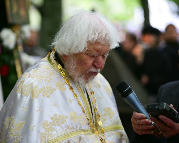 Părintele Teofil, şase luni de veşnicie 97853