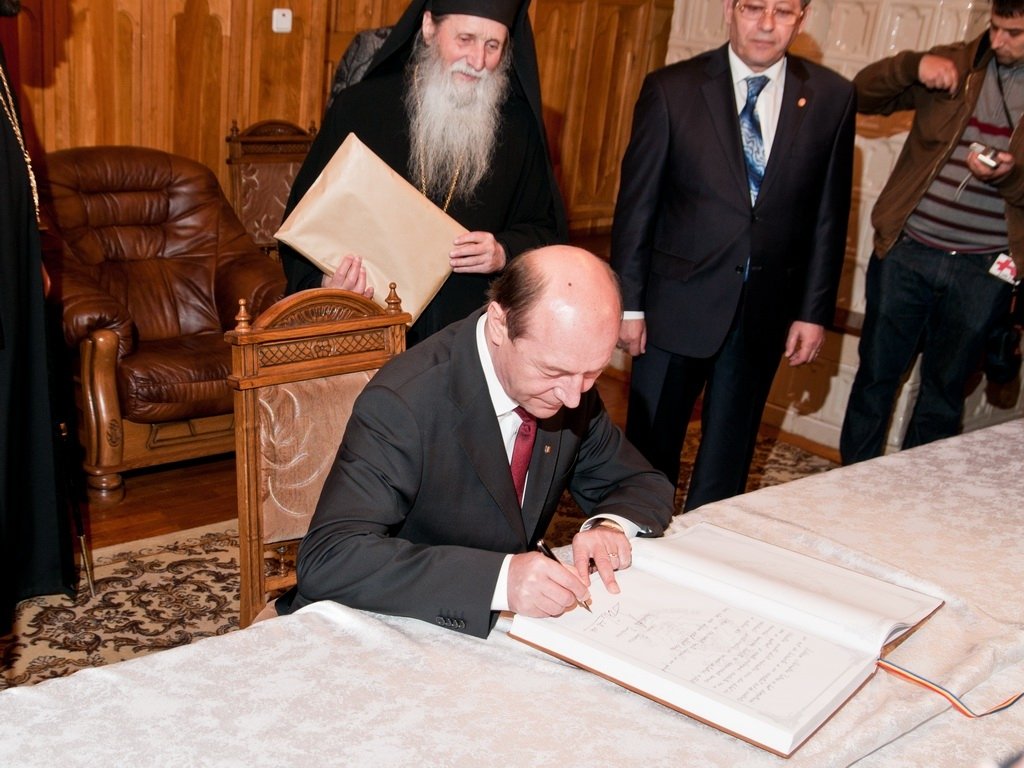 Vizită oficială a preşedinţilor României şi Republicii Moldova la Putna şi Iaşi 305644