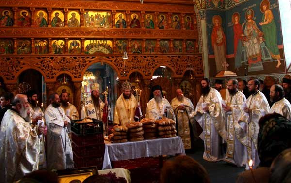 Părintele Teofil Părăian a fost pomenit la Sâmbăta de Sus 97893