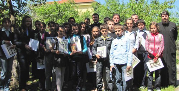 Bucurie şi emoţie pentru elevii din Protopopiatul Tinca 97913