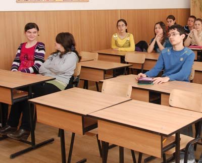 Sărăcia îi ţine pe copii departe de şcoală 97907