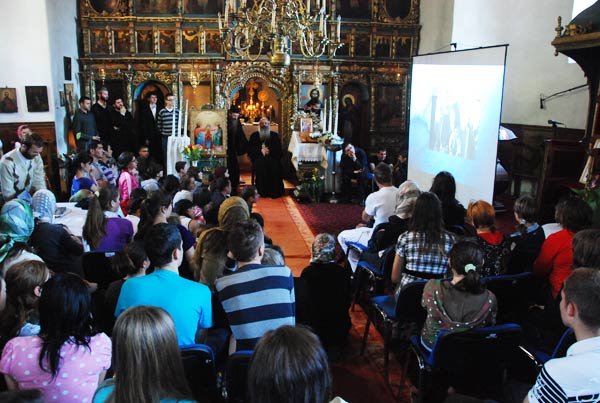 „Cu cât Hristos este mai prezent în viaţa noastră, cu atât noi dobândim încrederea de sine“ 97932