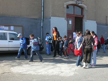 Amenzi de până la cinci salarii medii pentru părinţii care nu-şi trimit copiii la şcoală 97990