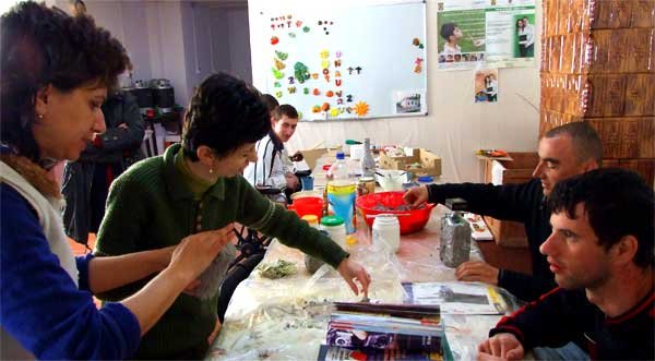 HAND-ROM sau lecţia de smerenie pe care ne-o dau copiii 98056