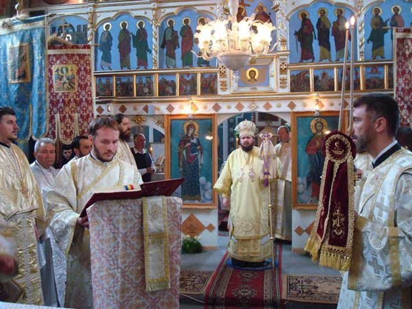 Liturghie arhierească în Parohia Popeşti – Marghita 98053