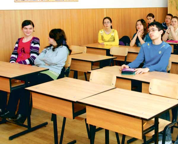 Bursele elevilor şi studenţilor ar putea fi diminuate 98085