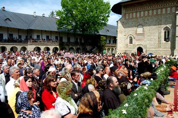 „Trebuie să fim modele de oameni rugători, altfel tradiţia se pierde“ 98072