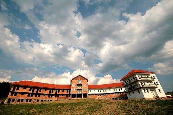 Complex de asistenţă socială în Parohia Românaşi 98114